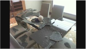 разбился стол из закаленного стекла